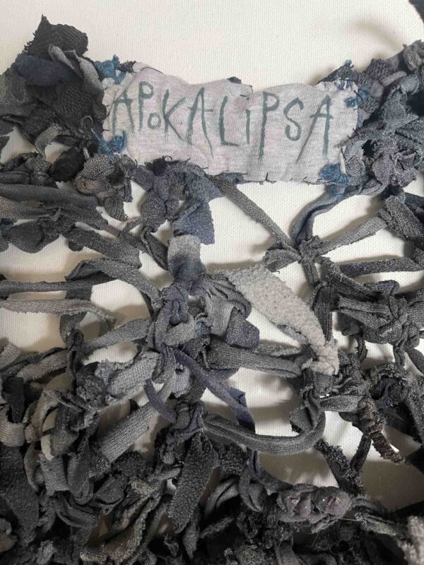 "Apokalipsa" upcyklingowa chusta - obrazek 3